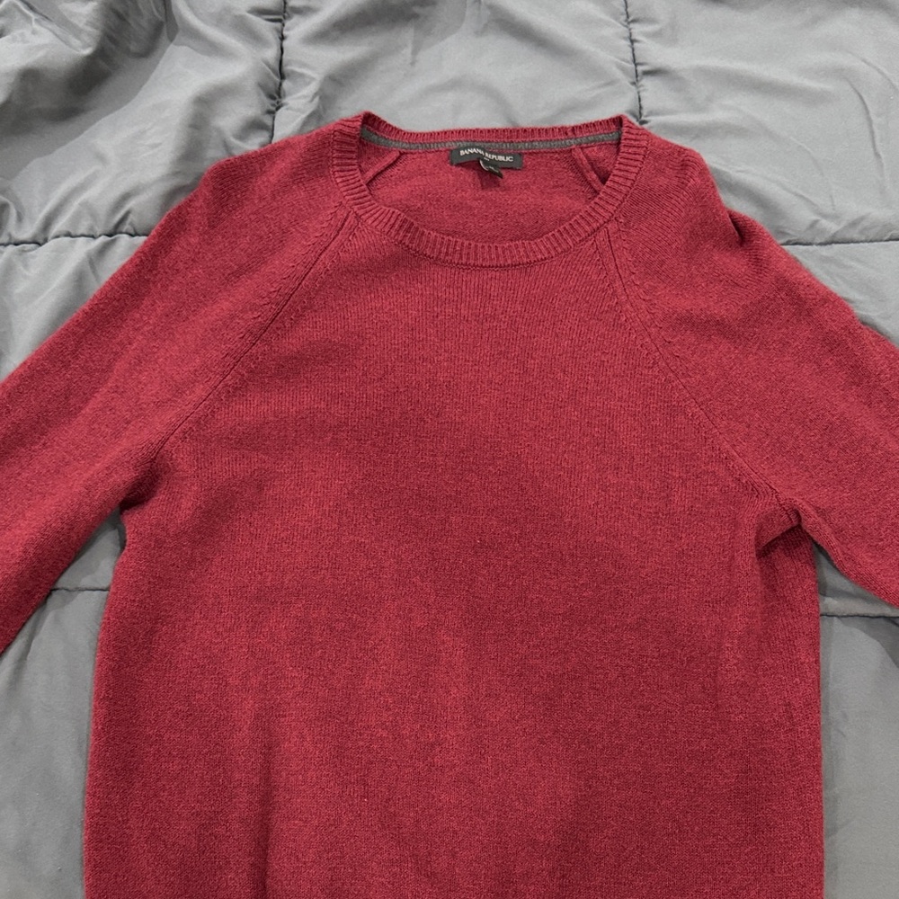 Banana Republic Men's Burgundy Crewneck Sweater